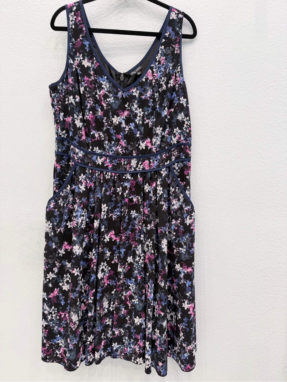 City Chic M (16/18) Floral Fit & Flare Dress V Neck Pockets Navy Black